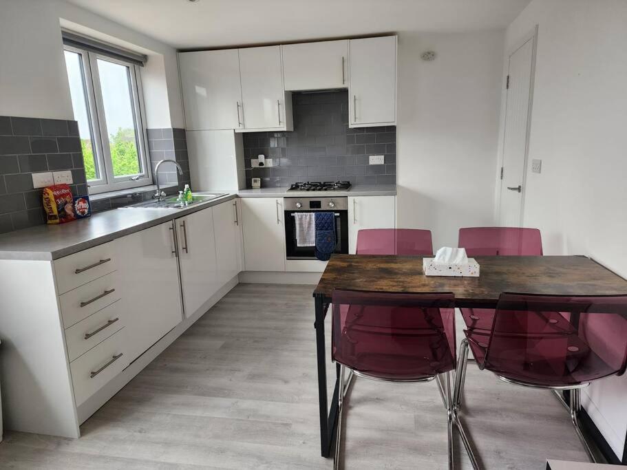 Hazel 1-Bedroom Flat, Parking, WiFi, Netflix, Prime location - B&B Oxford