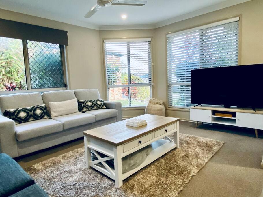 Sandstone Point Holiday Home - B&B