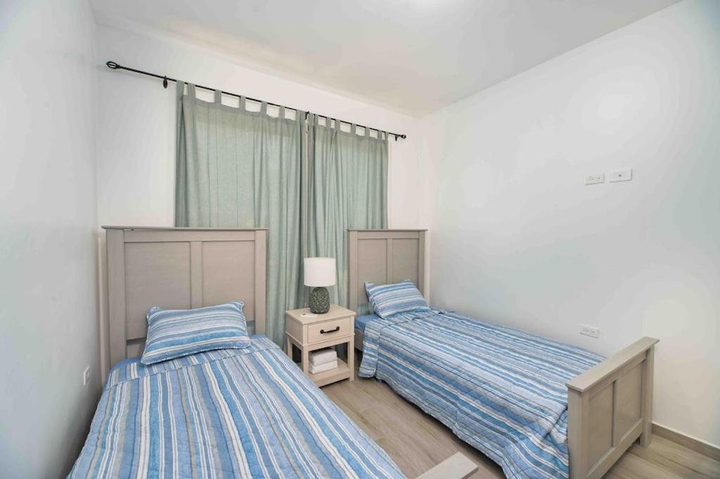 Cozy Beach Villa at The Shores 5 minutes from the beach - Chambres d'hôtes West End