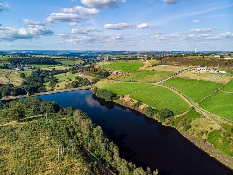 Cozy rural lodge, amazing views close to Holmfirth - B&B