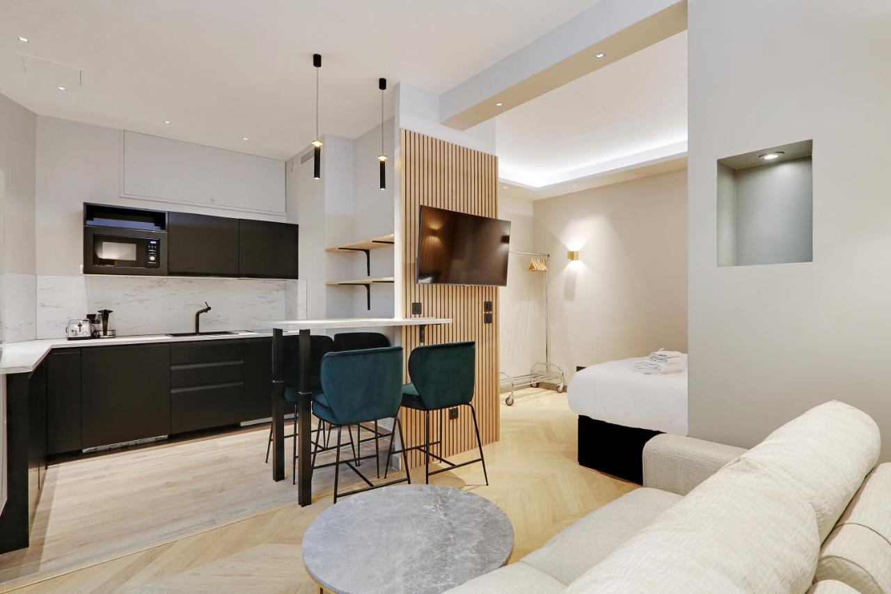 Pick A Flat's Apartment in Parc Monceau - Boulevard de Courcelles - B&B