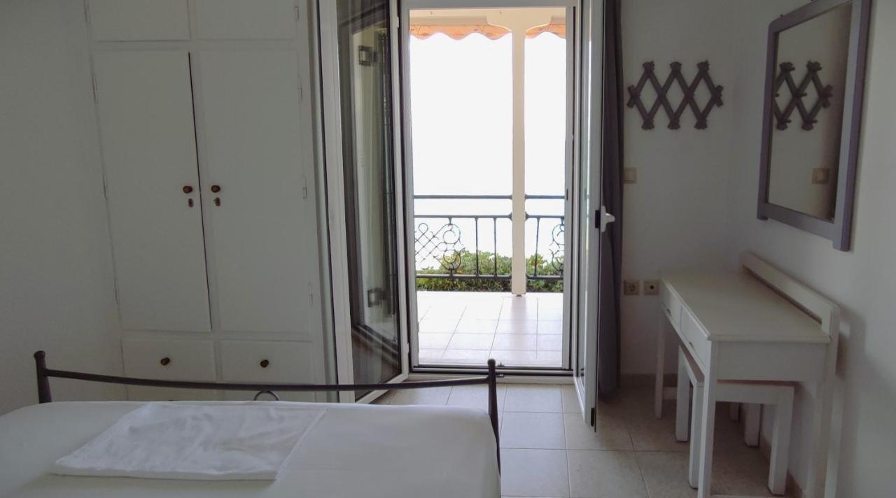 Triple Room with Sea View