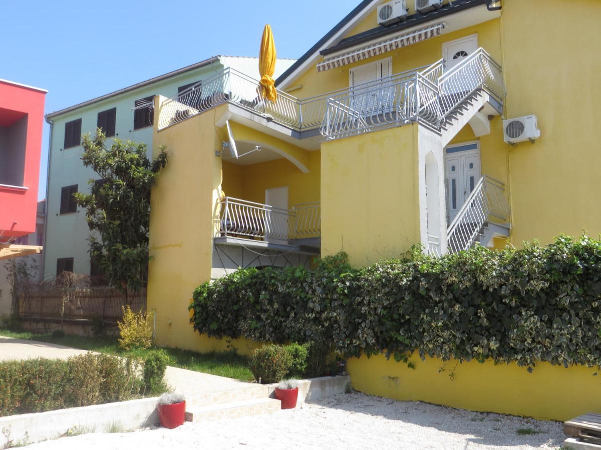 Apartments Tonka - Chambres d'hôtes Pakoštane