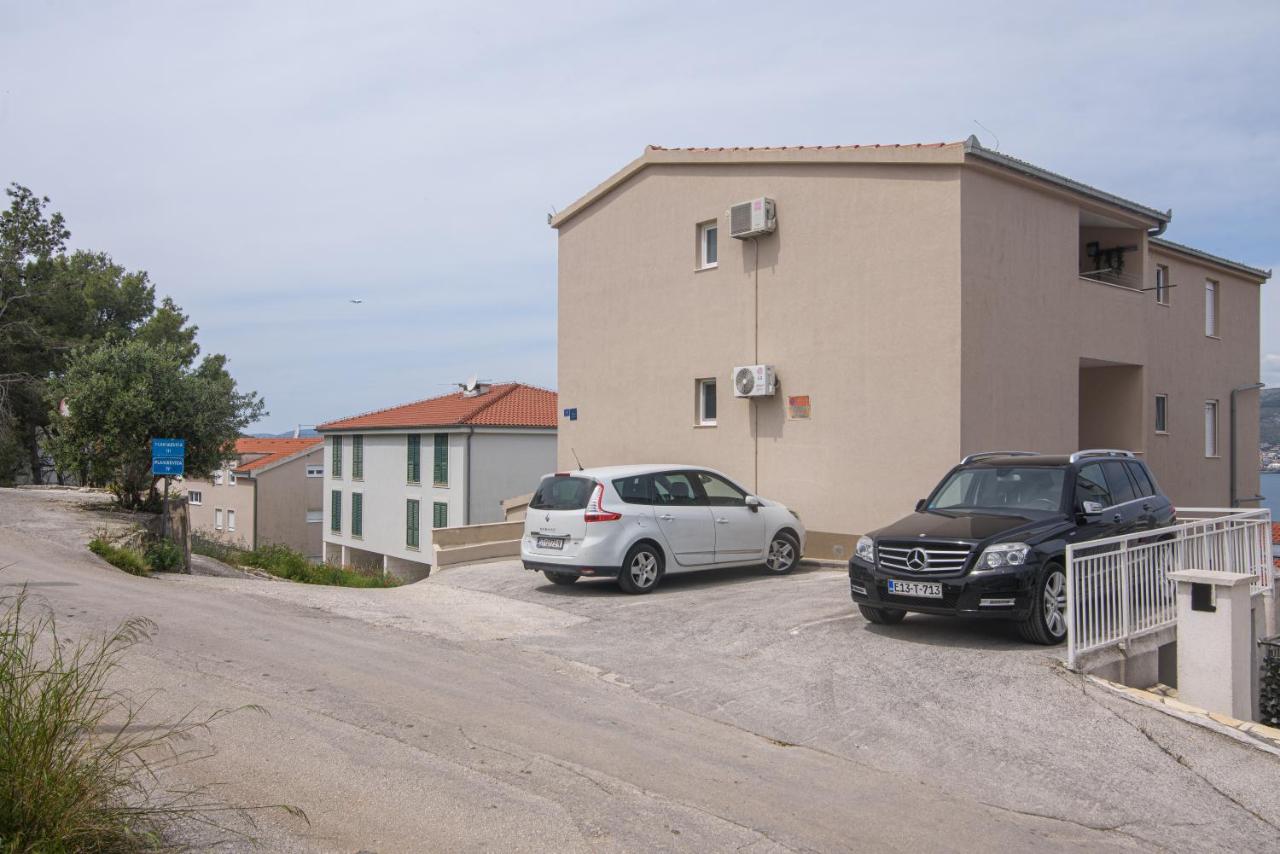 Penthouse apartment Kvesić - Bed and Breakfast Trogir