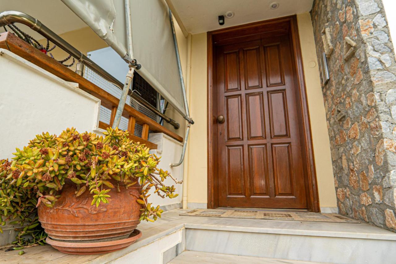 Contemporary 2 bedroom apt 5 min walk from Kissamos center - Chambres d'hôtes Kissamos
