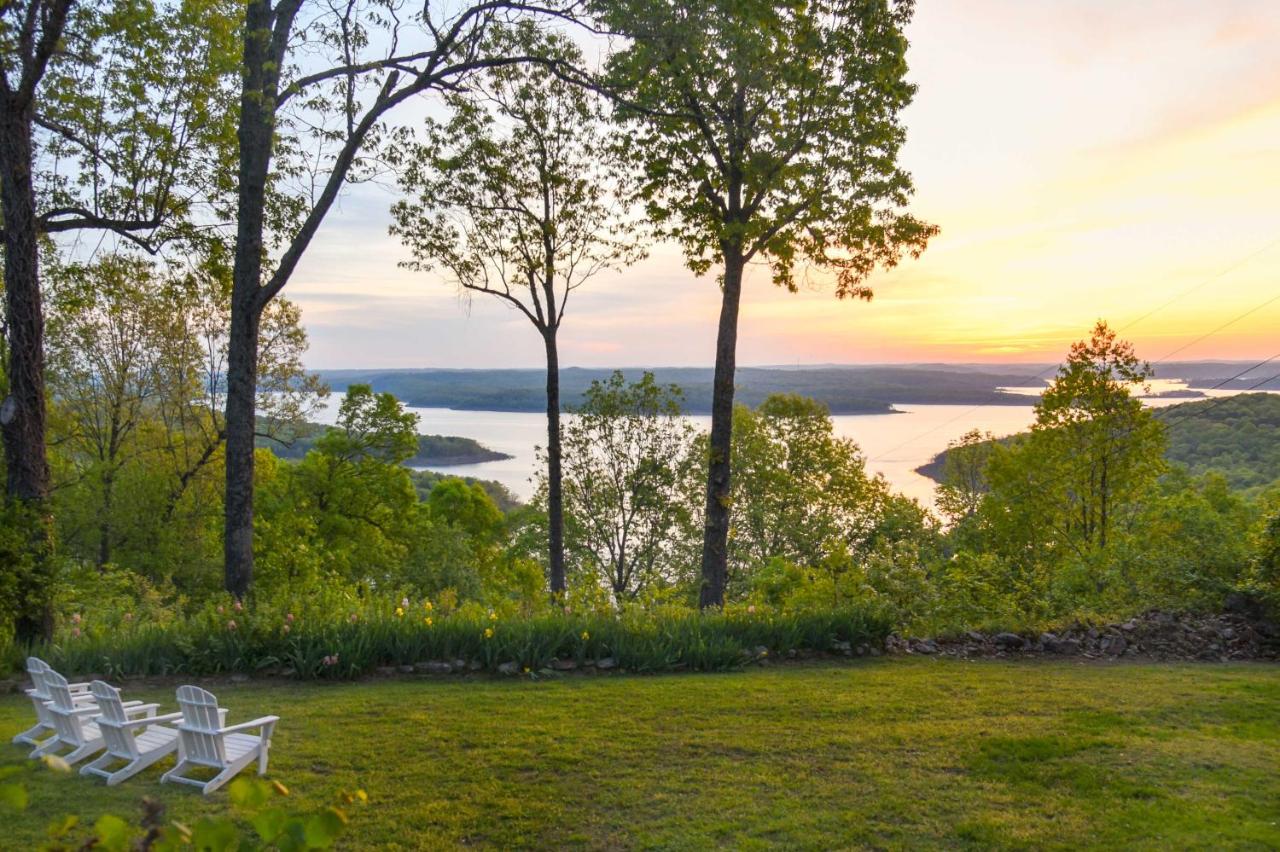 B&B Norfork - Spacious Retreat with Stunning Norfork Lake Views! - Bed and Breakfast Norfork