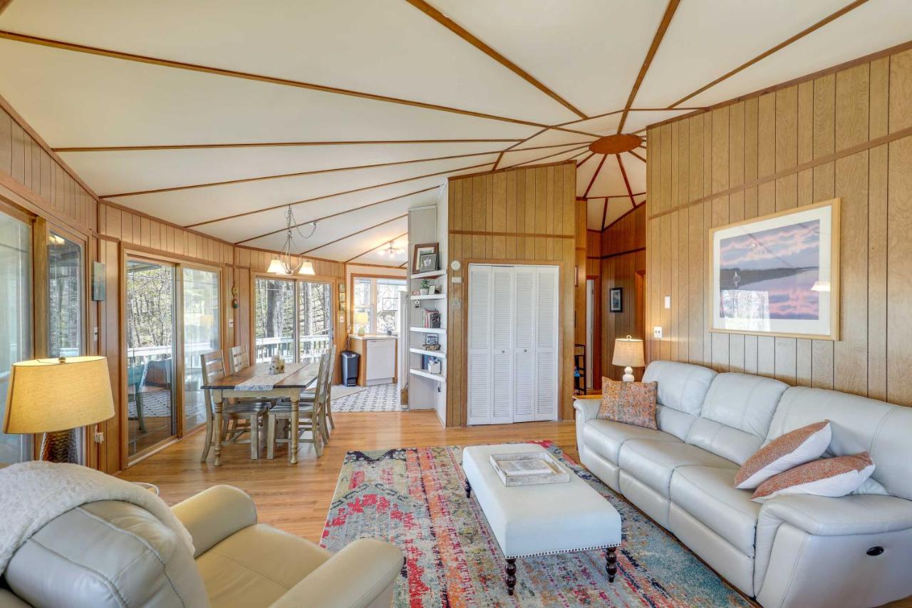 Mountaintop Mars Hill Cabin with Wraparound Deck! - B&B