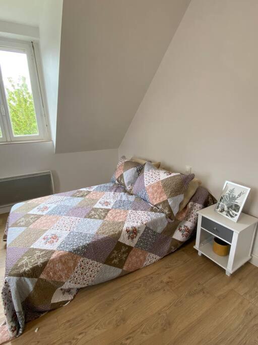 Studio lumineux de 35m2 au cœur de Solesmes - B&B Solesmes
