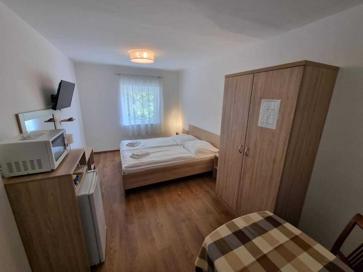Doppelzimmer mit Gartenblick