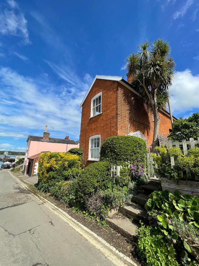 Suffolk Riverside Cottage with Panoramic Views in Pin Mill - Ferienwohnung Chelmondiston