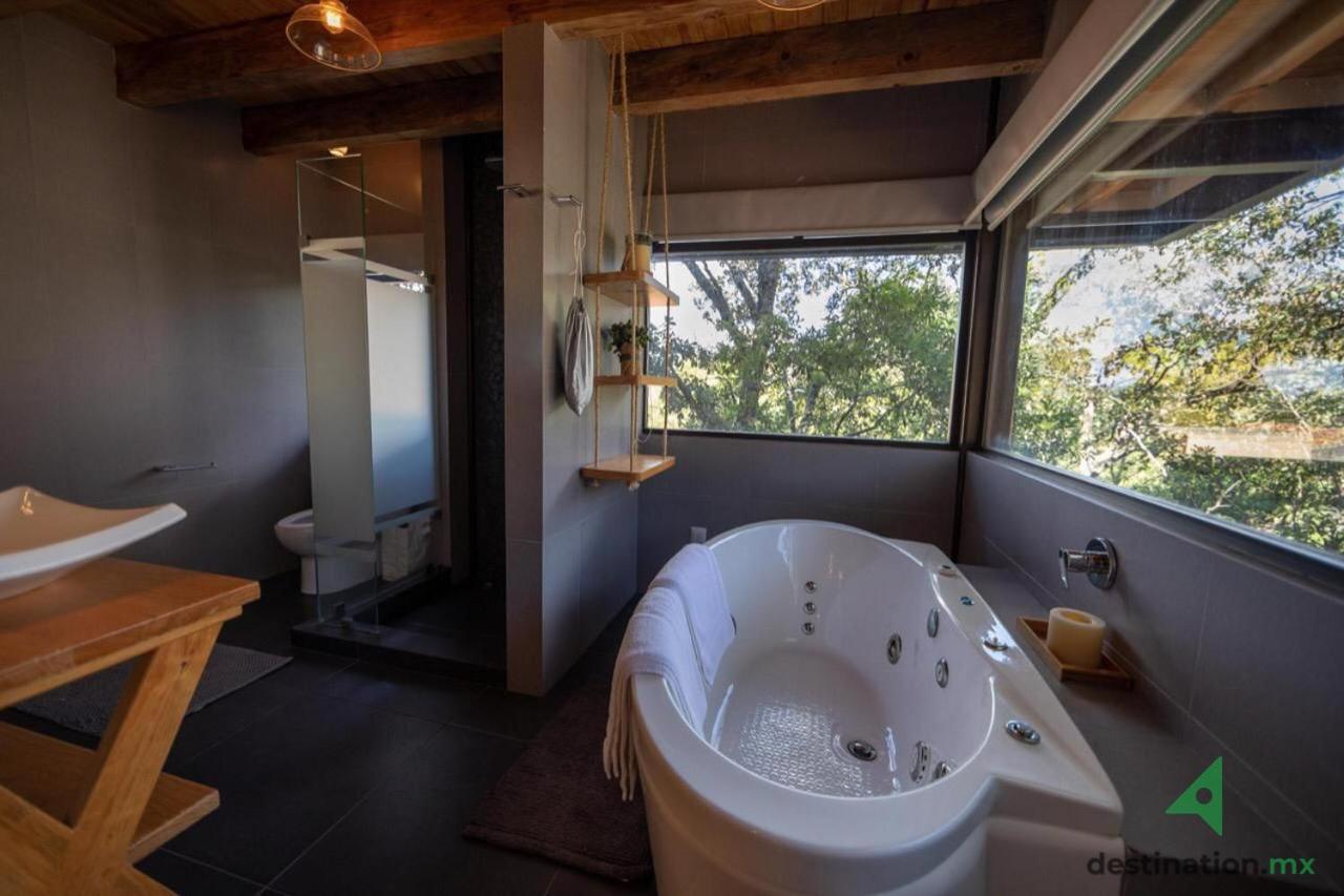 B&B Valle de Bravo - Deluxe Cabin Located in the Woods with Private Jacuzzi - Valle 2 - Bed and Breakfast Valle de Bravo