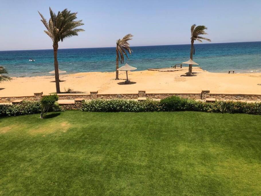 B&B Al ‘Ayn as Sukhnah - Cheerful Beachfront 4-Bedroom Villa & huge garden - Bed and Breakfast Al ‘Ayn as Sukhnah