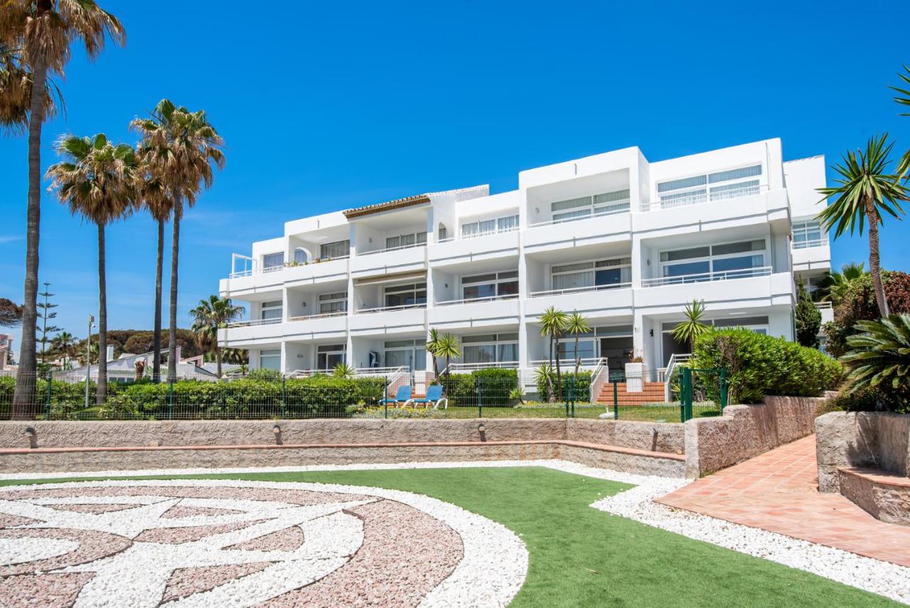 Frontline Beach Apartment Miraflores - B&B