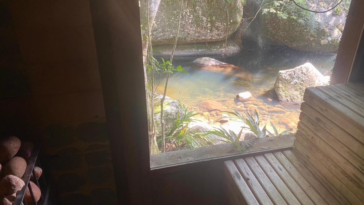 Casa com cachoeira e rio particular - B&B Petrópolis