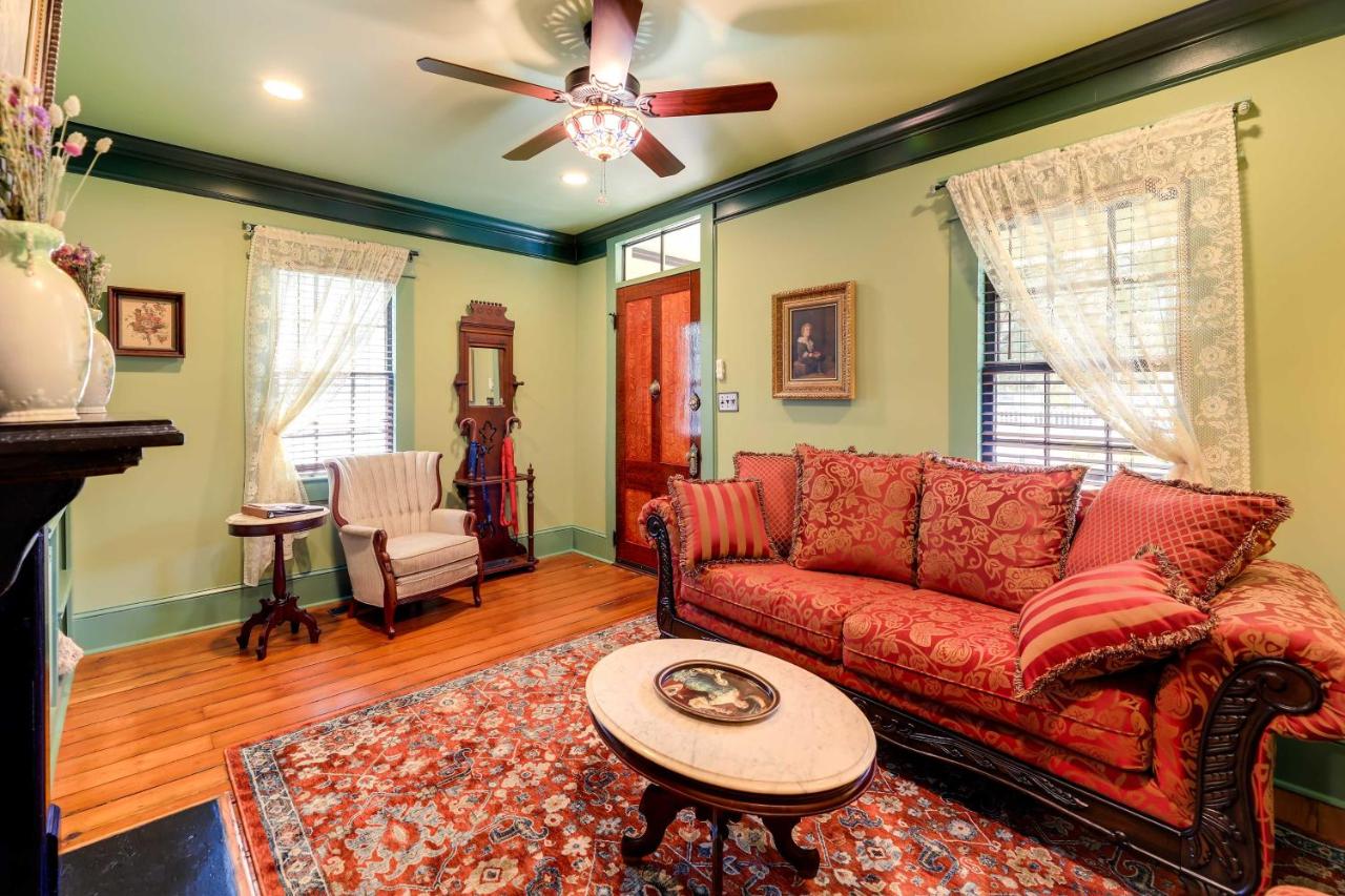 Victorian Vacation Rental Apt in Downtown New Bern - B&B