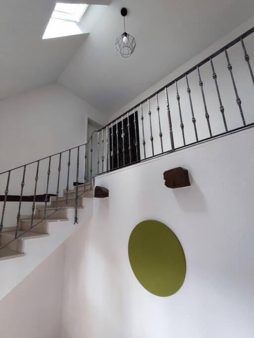Große 78 qm Altstadt Wohnung 'FACHWERK & FLAIR' Familien- Geschäftsreisende, Monteurswohnung, Innenstadtlage, ruhig, modern, 900 m Bahnhof, 24 Std Check-in, WLAN, Küche, 5 Personen, öffentlicher Parkplatz direkt neben dem Haus - Bed and Breakfast Herford