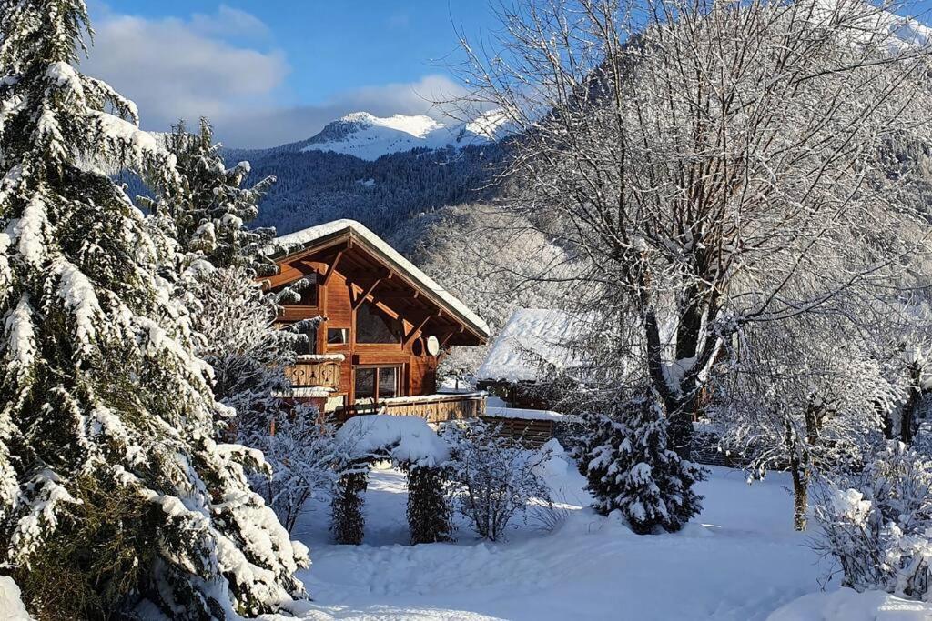 B&B Essert-Romand - Chalet Ana: Spacious Chalet with Mountain Views - Bed and Breakfast Essert-Romand