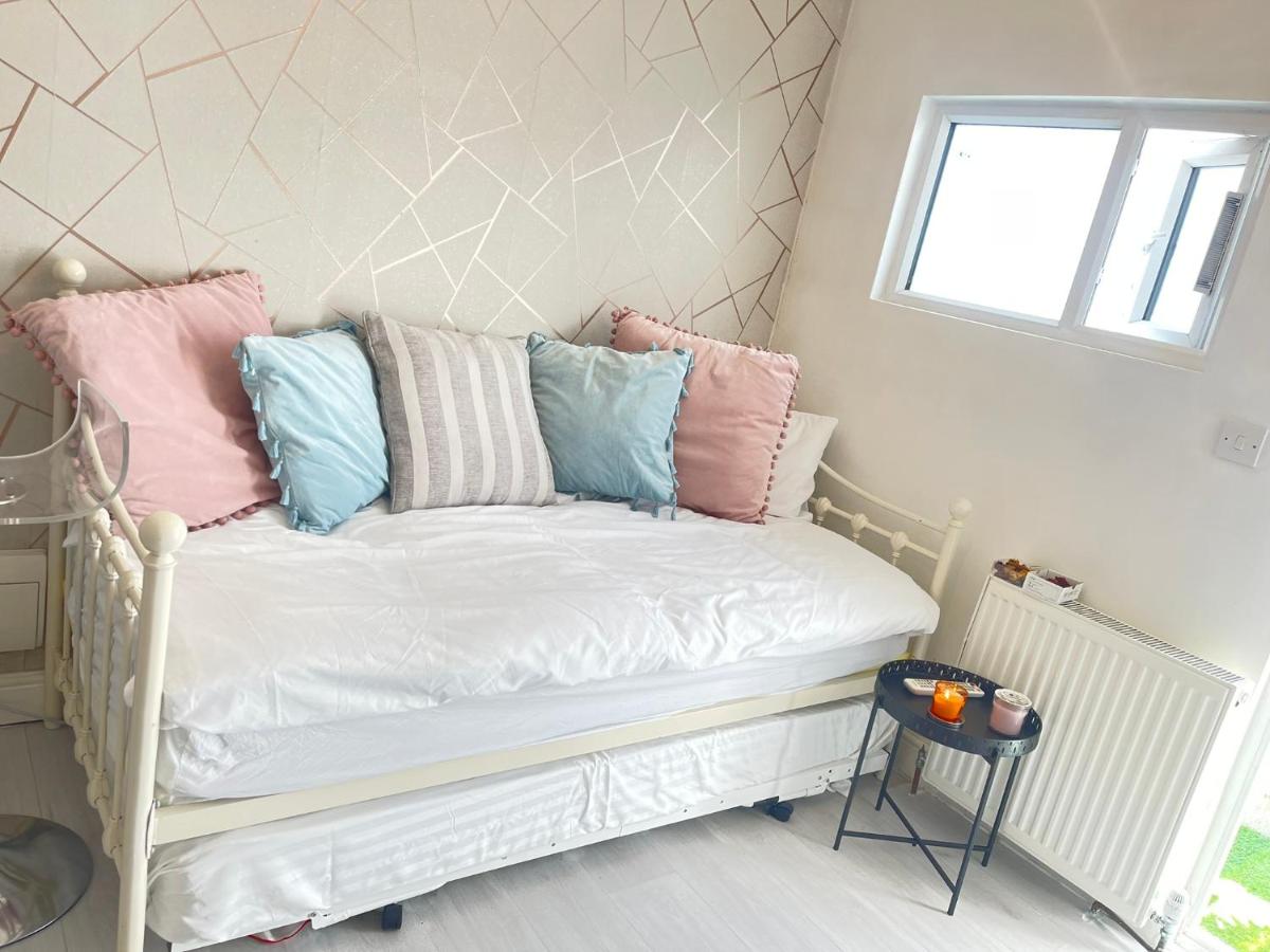 B&B Bromley - Daisy Blossom Studio - Bed and Breakfast Bromley