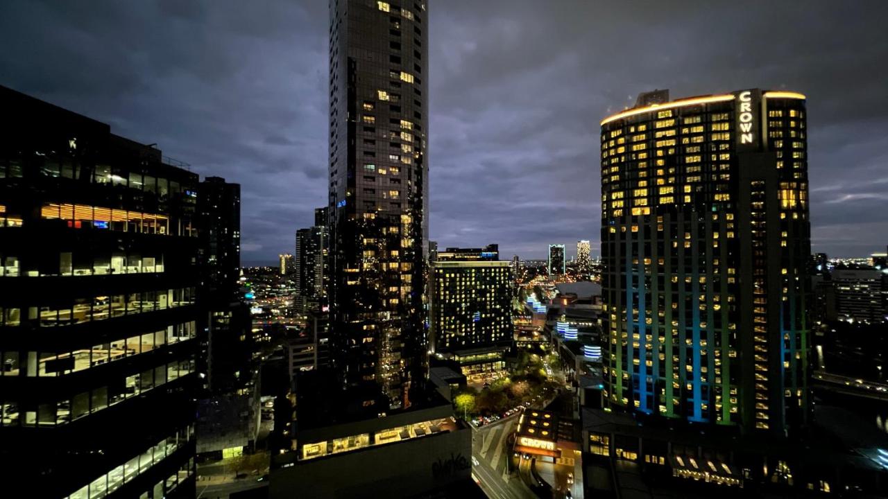 Opulent Level 25 Condo with Breathtaking Views - B&B Melbourne