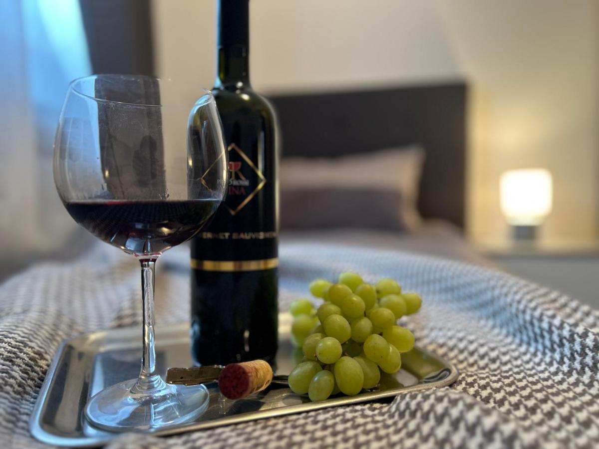 Apartments Pranjic with Pool - B&B Nova Vas