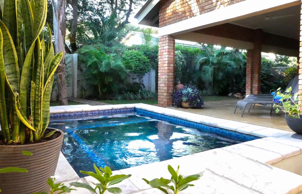 Victoria Falls Holiday Home - B&B