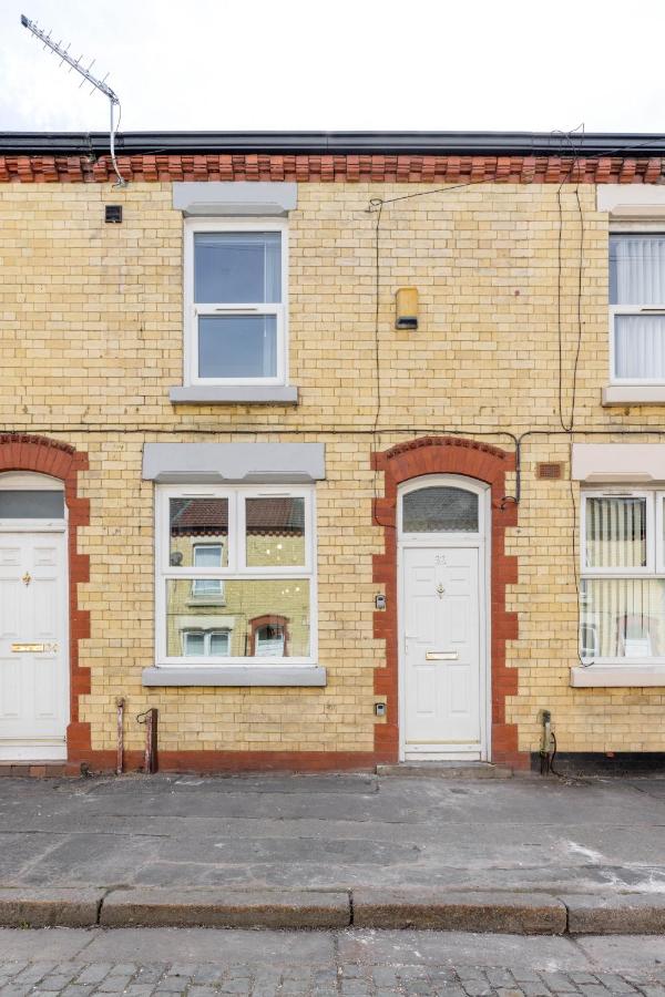 Teck House - Air Host & Stay - 5 mins to Hospital - B&B