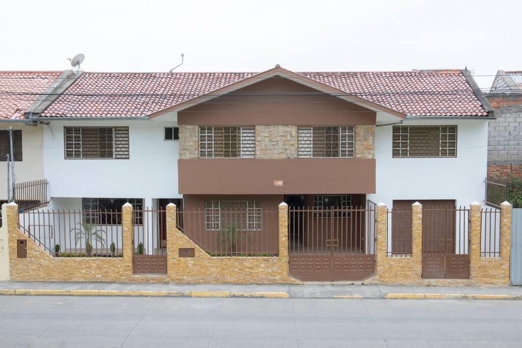Cozy & Spacious House-Near the Centro - B&B Cuenca