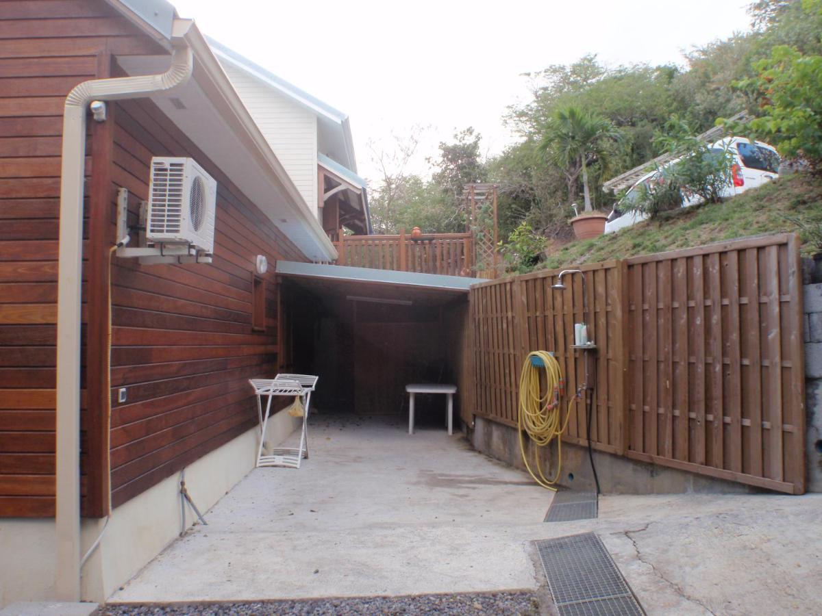 villa bois style créole - B&B Le Robert