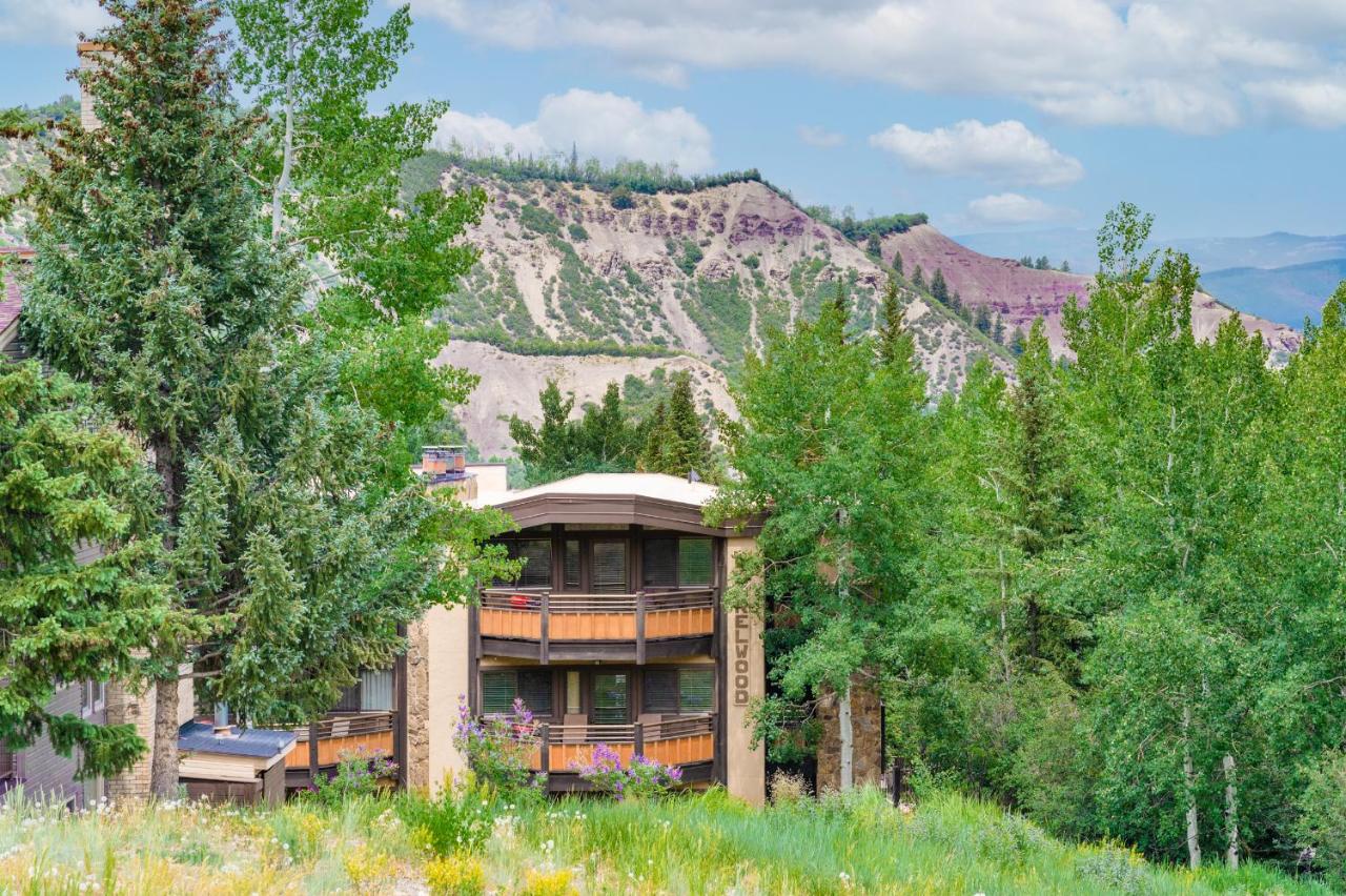 Laurelwood Condominiums 111 - B&B