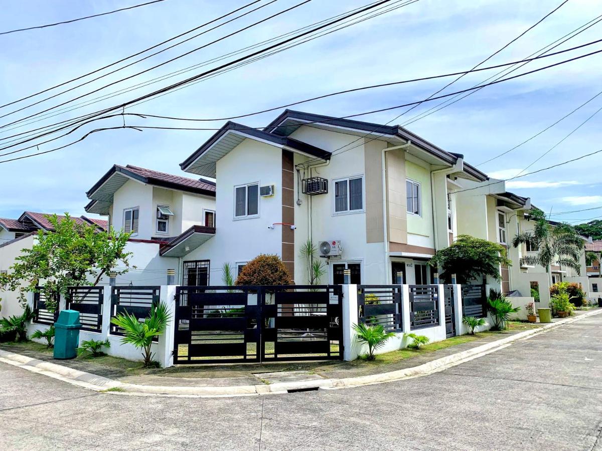 B&B Angeles City - Mansfield w Parking - Fully airconditioned - Bed and Breakfast Angeles City