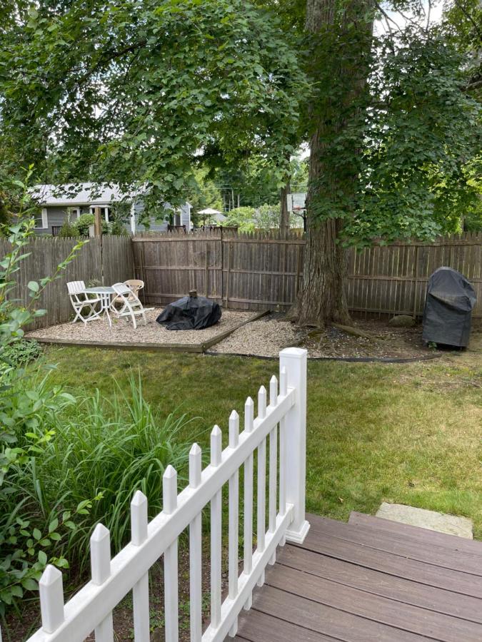 Cozy 2-bedroom Cottage with Access to Bantam Lake - Bed and Breakfast Morris