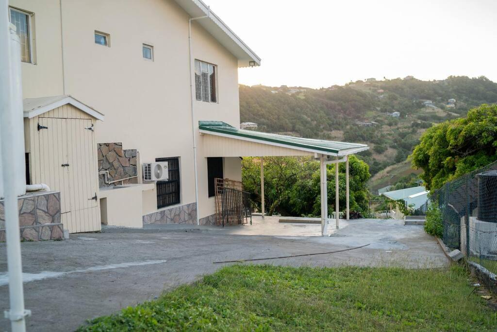 Enjoy Sunset @ Tropical Lookout - B&B Kingstown