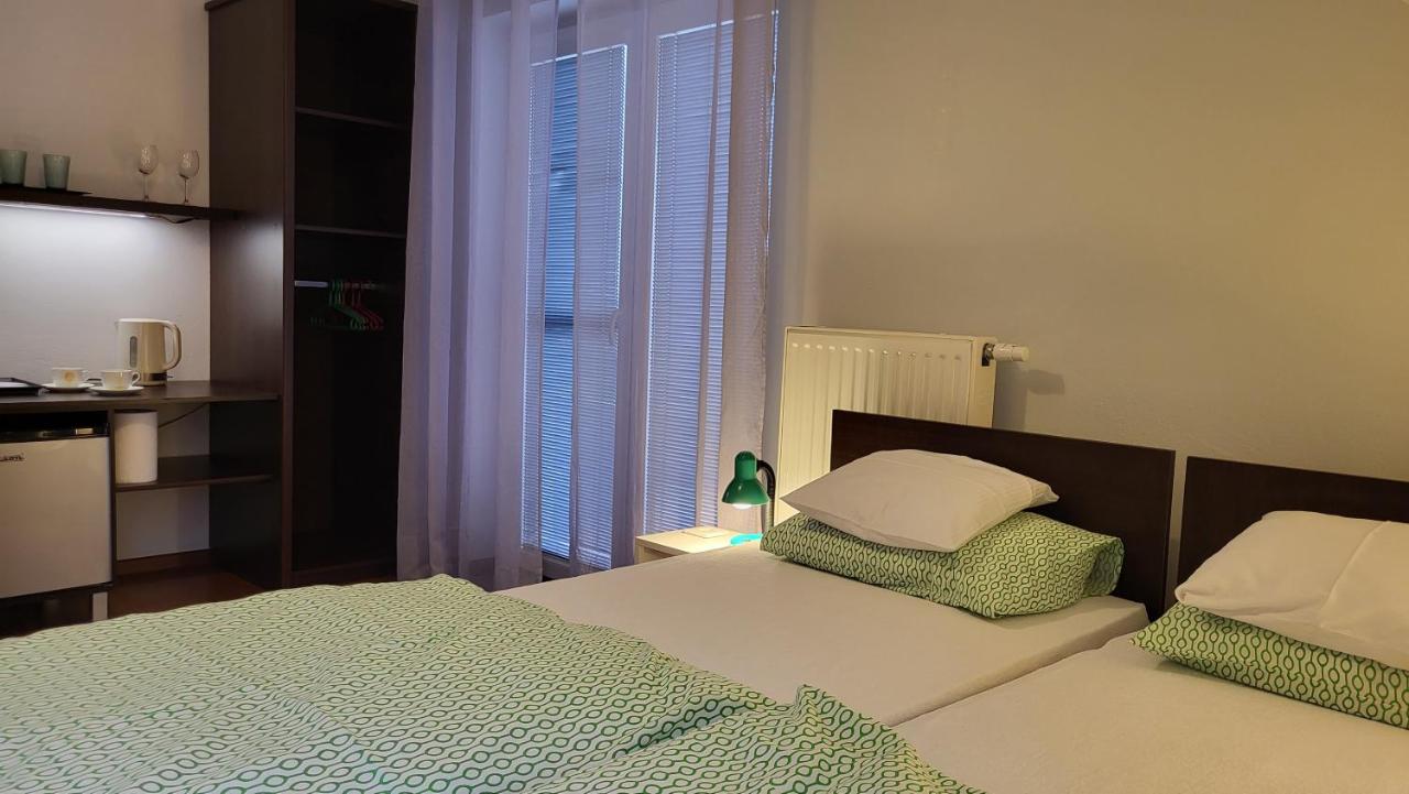 Chambre Double ou Lits Jumeaux avec Salle de Bains Privative
