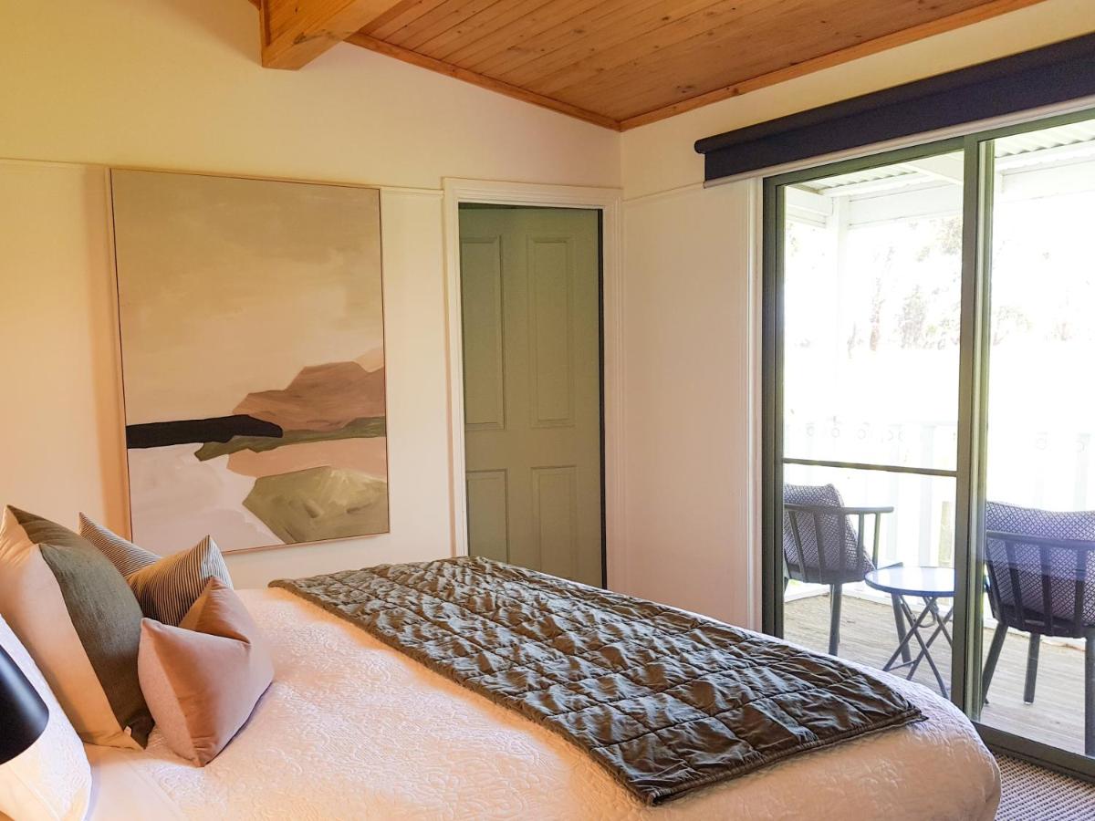 Zimmer mit Kingsize-Bett und Whirlpool
