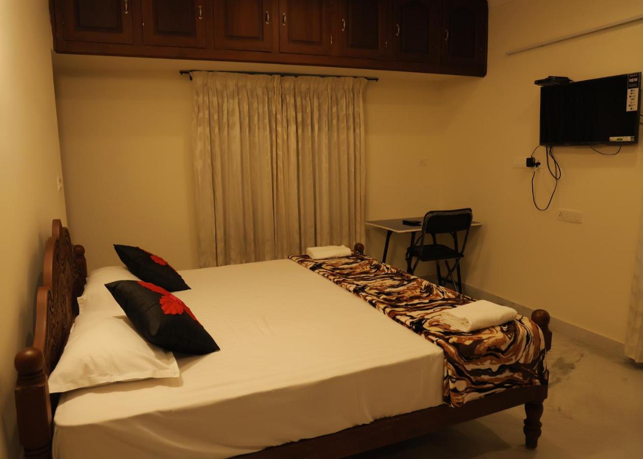 Deluxe Double Room (2 Adults + 1 Child)