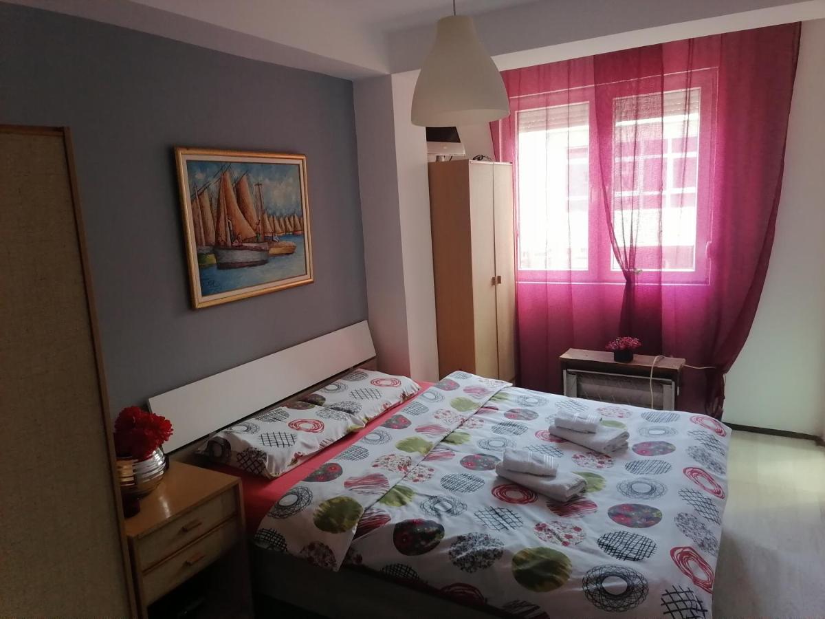 B&B Skopje - Kokki's Lovely 1bedroom apartment with free WiFi - Bed and Breakfast Skopje