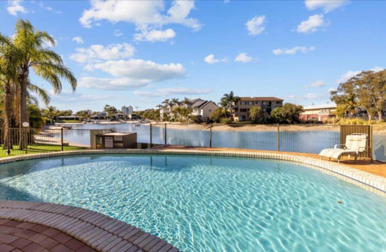 B&B Mooloolabah - Mooloolaba Waterfront Unit - sleeps 8 - Bed and Breakfast Mooloolabah