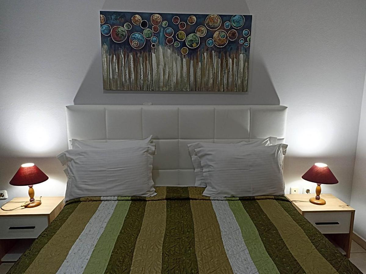 Habitación Familiar con vista lateral al mar