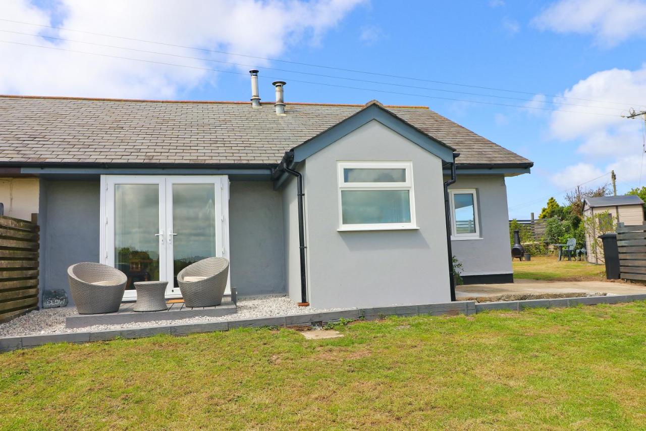 Coastal retreat surrounded by open countryside - B&B