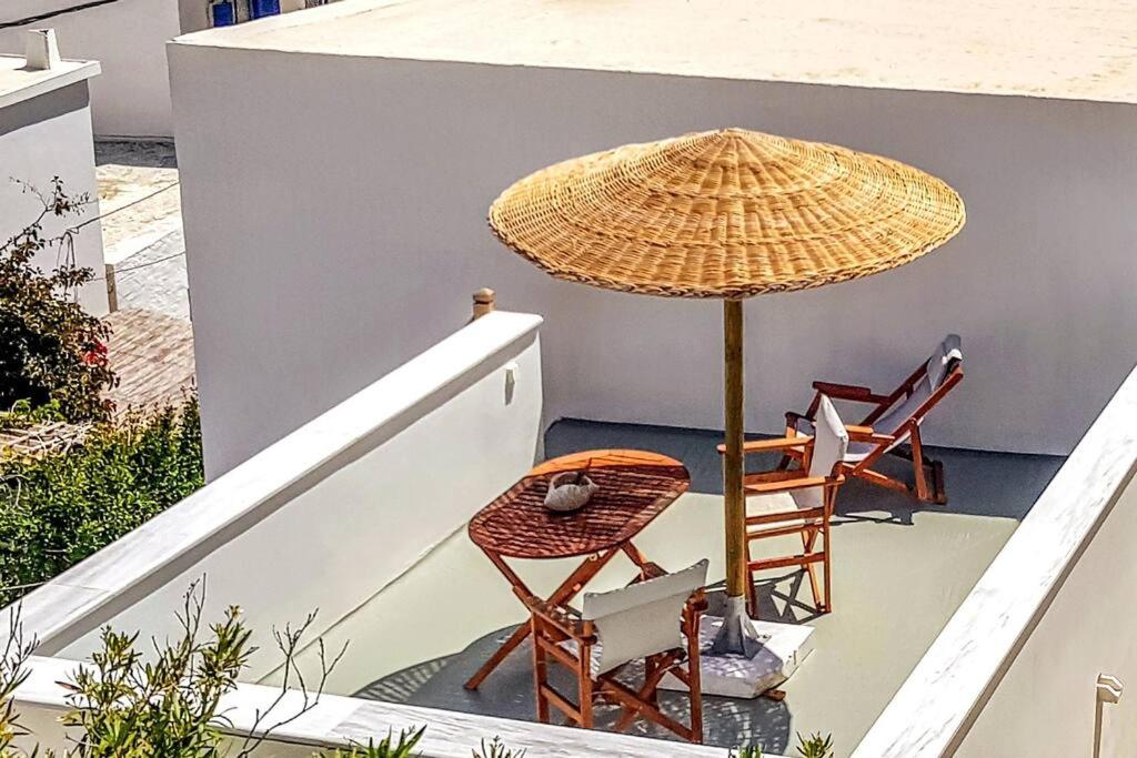 Sea-View Rooftop Terrace Studio - B&B Pýrgos