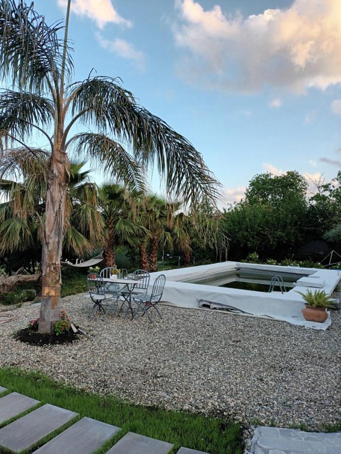 Kamer met Kingsize Bed en Uitzicht op de Tuin