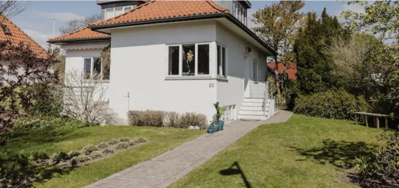 Værelse i rolig villakvarter, central beliggenhed - B&B