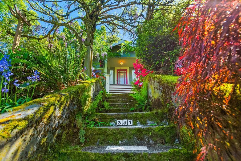 Enchanted Path to a Gardenscape - 92 Walkscore! - B&B