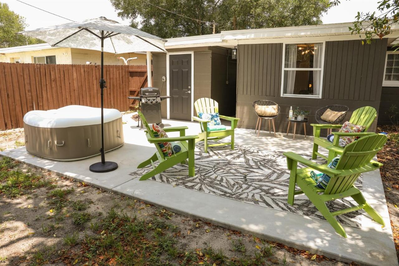 Mystic Haven - Hot Tub, BBQ Grill, Beaches, Pet Friendly - B&B