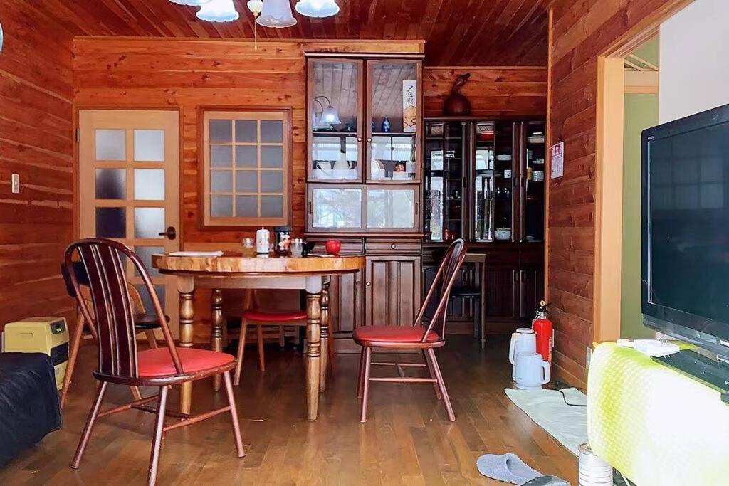 一番館※温泉街に近く、心が落ち着く別荘地同樺順荘 - B&B Kusatsu