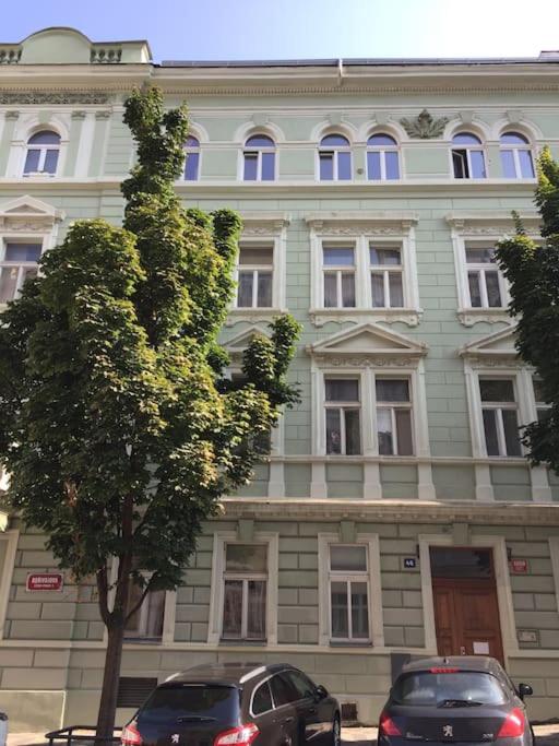 Nice big apartment in the city center - Chambres d’hôtes Prague