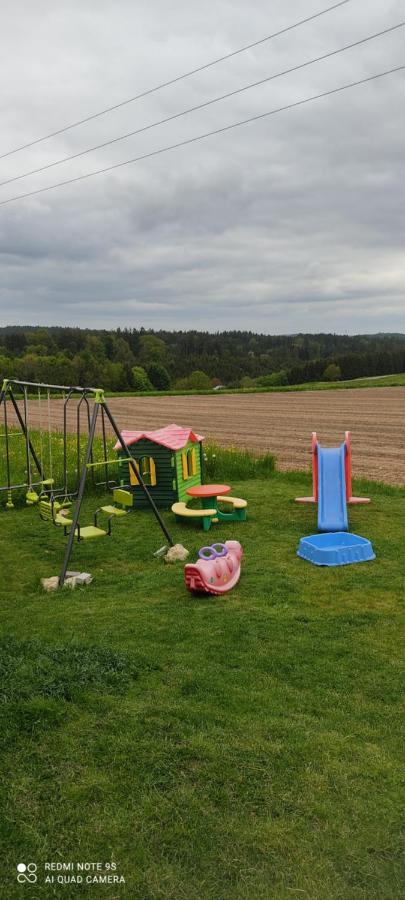 B&B Deining - Durchreisestop mit Kinder am außergewöhnlichen Spitzboden mit Autobetten und Bad ,Küche im Souterain - Bed and Breakfast Deining