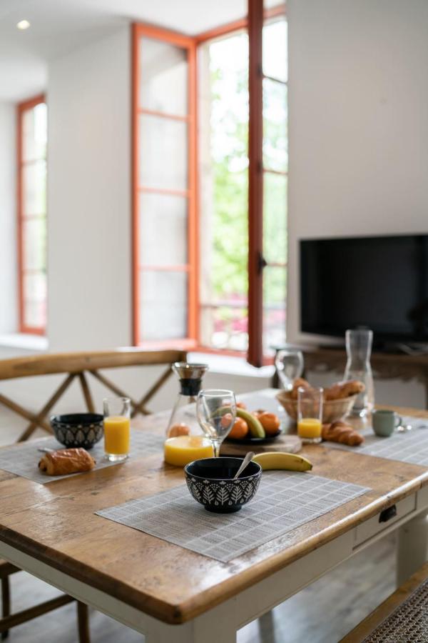 Bright flat on Place Carnot - Chambres d’hôtes Carcassonne
