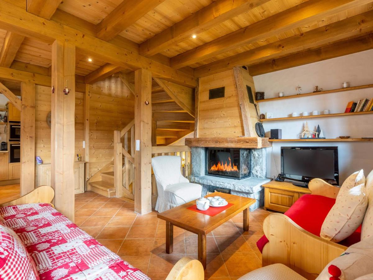 Chalet mitoyen 3 étoiles à La Clusaz, 500m des pistes, 10 pers, terrasse, cheminée, garage, WiFi - FR-1-459-186 - B&B