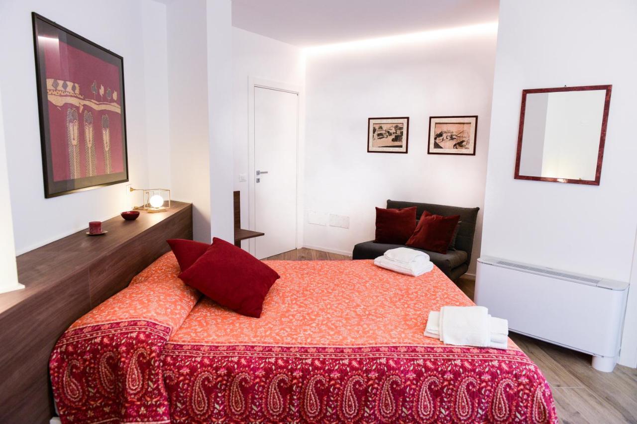 Kamer met Queensize Bed en Uitzicht op de Tuin